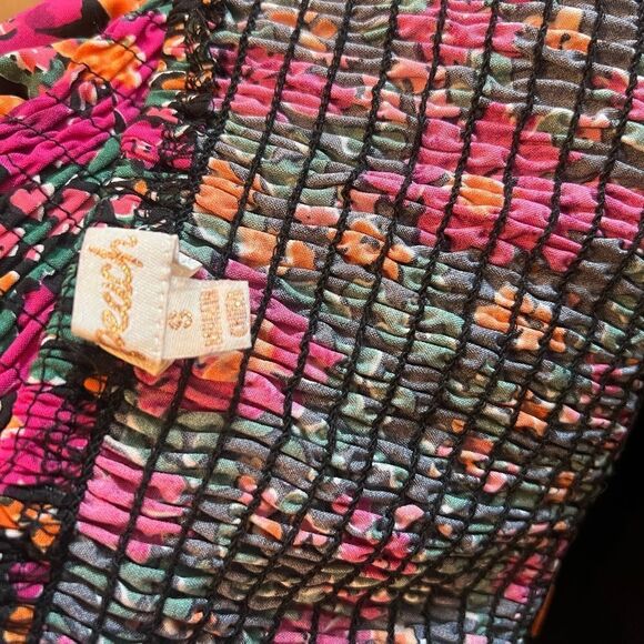 Peach smocked floral sweetheart top size Small - Picture 8 of 8